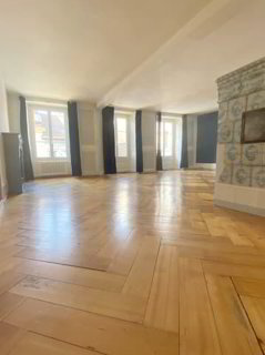 Bel appartement rénové situé en plein centre-ville 1/5