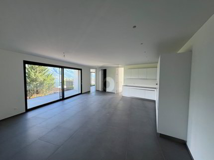 MODERNO ED ELEGANTE CON SPETTACOLARE VISTA LAGO 1/3