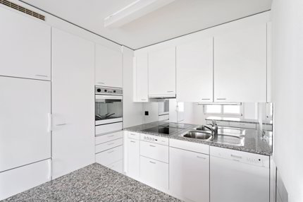 Helle Wohnung in schöner grüner Überbauung 1/5