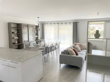 Très bel appartement de 3.5 pièces au rez-de-chaussée avec terrasse... 1/5