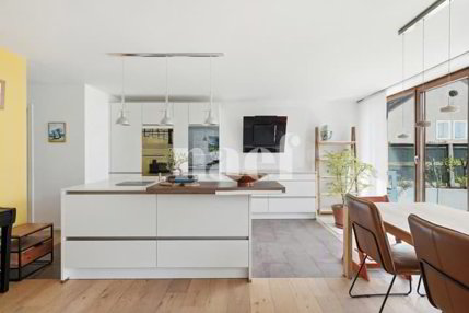 Lumineux et moderne appartement de 3.5 pièces au rez avec grande... 1/5