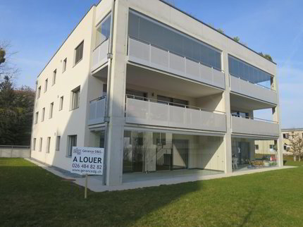 Parkplatz mit Ladestation im Quartier Jura/Fribourg 1/1
