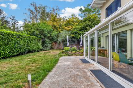 End-of-row family home with garden 1/5