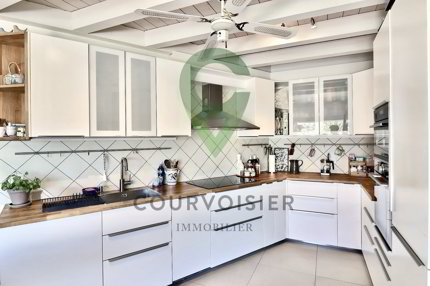 Confortable duplex en attique avec cachet et vue dégagée près de Nyon 1/5