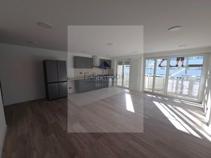 Appartement de 4 pièces entièrement rénové dans quartier calme 1/5