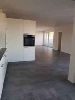 Moderne 3.5-Zimmer-Attika-Wohnung 1/5