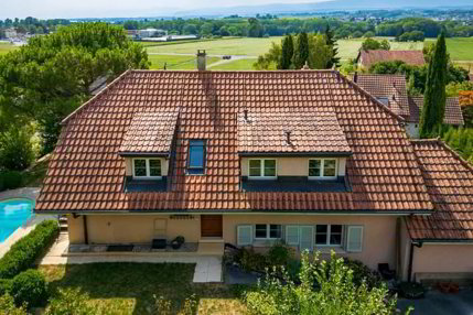Magnifique et spacieuse villa de 7.5 pièces avec piscine 1/5