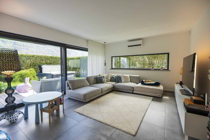 Vendiamo villa moderna e confortevole con giardino 1/5