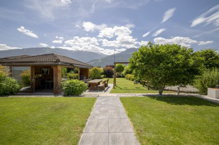 Splendide villa 6 pièces 1/2 de 297 m2 avec un magnifique extérieur 1/5