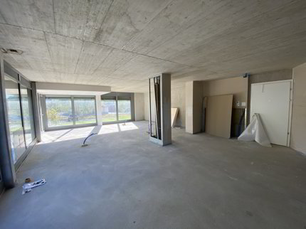 Vallorbe - le Day - Local commercial de plain-pied avec vitrines 1/5