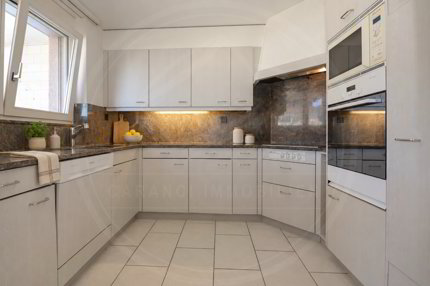 RESERVIERT - Gepflegte 3½ Zimmer-Wohnung mit zwei Balkonen im zweiten Obergeschoss 1/5