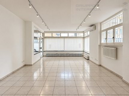 Boutique de 2 pièces en location à Chiasso - 90 m² 1/5