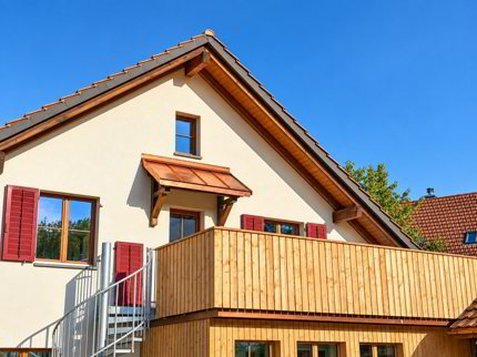 Grosszügige, teilsanierte Maisonette-Wohnung mit Sonnenterrasse an ruhiger Lage zu vermieten 1/5