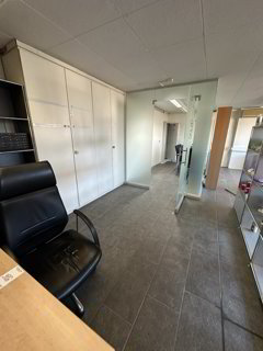 Ebenerdiger Büro- und Besprechungsraum - ideal für Sitzungen und Meetings 1/5