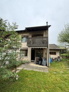 Doppeleinfamilienhaus mit Garage und Garten 1/3