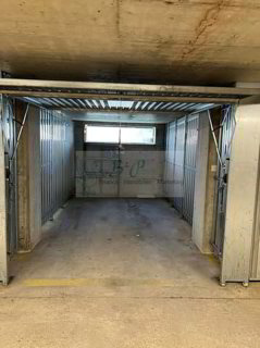 Place de parc grillagée dans un garage collectif 1/3