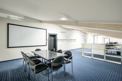 Bureau de 2 pièces en location à Würenlos - 135 m² 1/5