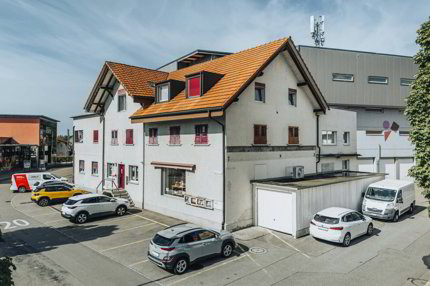 Vielseitige Gewerbeliegenschaft mit drei Wohnungen und guter Verkehrsanbindung 1/5