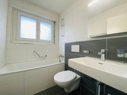 gepflegte 4 Zimmerwohnung im Hochparterre mit Balkon per sofort 1/5