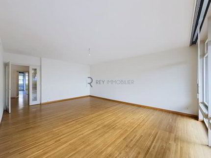 En exclusivité ! Appartement traversant avec terrasse 1/5