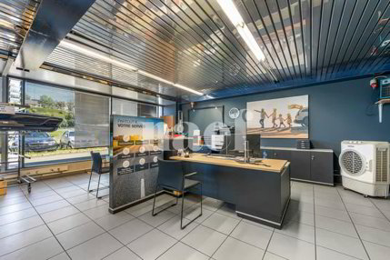 Garage avec réception, atelier et espaces de stockage à vendre à... 1/5