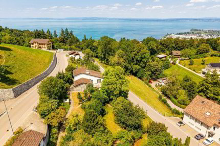 Seltene Gelegenheit für Bauherren und Investoren - rund 1'426 m² Bauland mit vielseitigem Entwicklungspotenzial 1/3