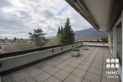 Helle Attika-Wohnung mit Terrasse und Aussicht in Ipsach 1/5