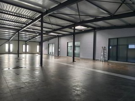 Halle industrielle à louer - Route des Treize Cantons 32, Lucens 1/3