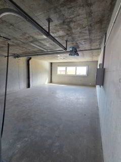 Opportunité ! À louer, un dépôt/box, dans un bâtiment récent "Ilot... 1/5