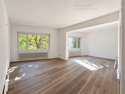 Immeuble d'habitation de 15 pièces en vente à Chiasso - 315 m² 1/5