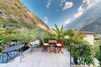 Casa in posizione verde e tranquilla 1/3