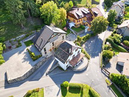 Historique grange rénovée à Chamby avec vue sur le lac et les montagnes 1/5