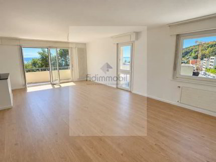 Appartement entièrement rénové avec balcon 1/5