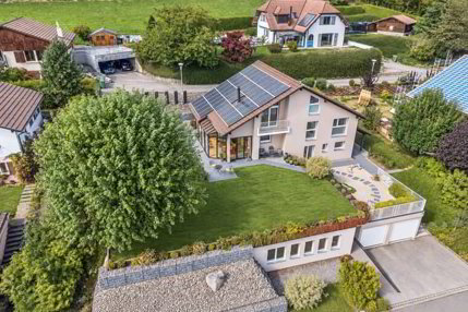 Superbe villa individuelle avec un beau jardin et 2 garages box 1/5