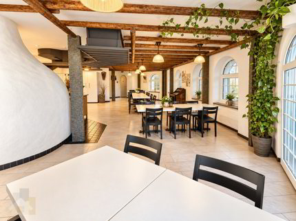 Restauranträumlichkeiten mit Aussensitzplatz 1/5