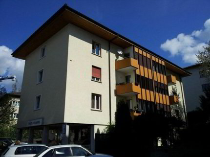 Befristete 4-Zimmer-Wohnung (zuoberst mit Lift) mit Balkon in Küsnacht 1/1