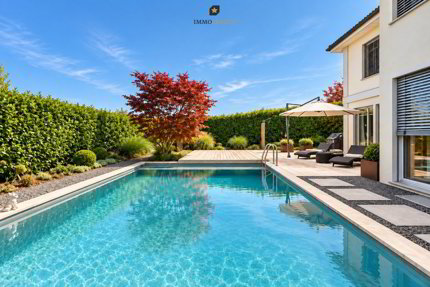 Grandiose Luxusvilla mit Pool und Seesicht 1/5