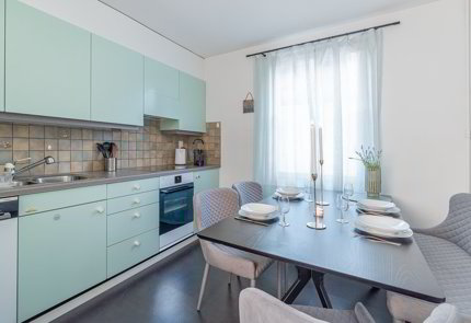 Möbliertes Zimmer mit Wohn-/Bürobereich – All Inclusive & sofort verfügbar 1/3