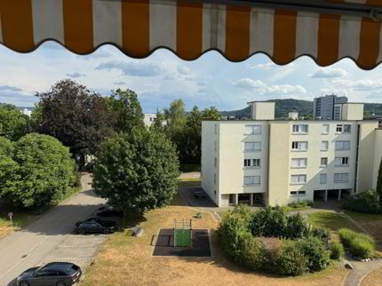 Neu renovierte 3.5 Zimmer Wohnung mit Garage 1/5