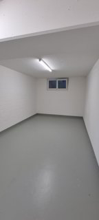 Grosszügiger Bastelraum Nähe HPS Flawil zu vermieten. 1/1