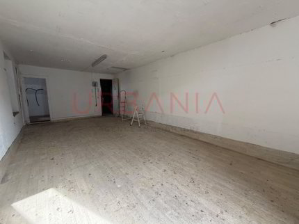 House in need of renovation with great potential 1/5