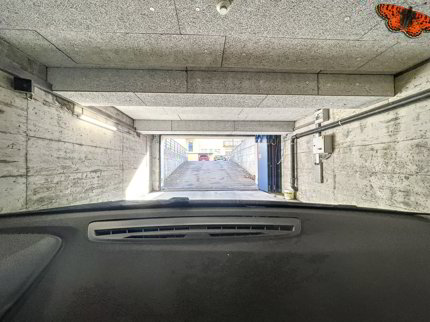 FRIBOURG – Parkplatz Auto Innenraum 1/5