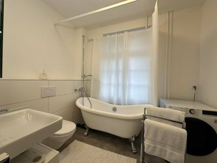 2.5-Zimmer Wohnung mit Altbaucharme und Balkon im St. Johann! 1/5