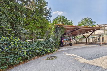Casa bifamiliare con appartamenti indipendenti e collegamento interno 1/5