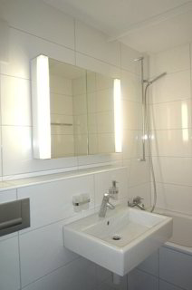 Grosse 4.5-ZW à 112 m² im 2. OG mit Bergsicht 1/5
