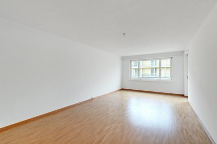 Grosszügige und helle Wohnung an zentraler Lage 1/5