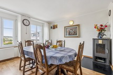 Maison de 7,5 pièces avec local commercial et 5 places de parc au centre de Romont 1/5