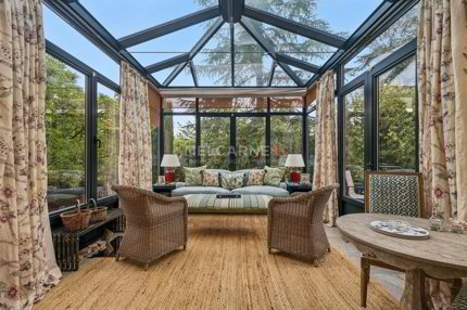 Exclusive Listing - Characterful Villa Set in a Lush Green Setting in 1/5