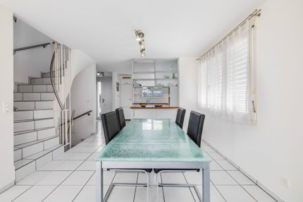 5.5-Zimmer-Reiheneinfamilienhaus mit Sitzplatz, Garten und zusätzlichem Balkon 1/5