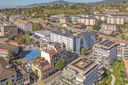 Immeuble de rendement : 2 surfaces commerciales et 4 appartements 3.5... 1/5